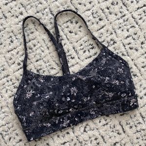 NEW Lululemon Flow Y bra size 4